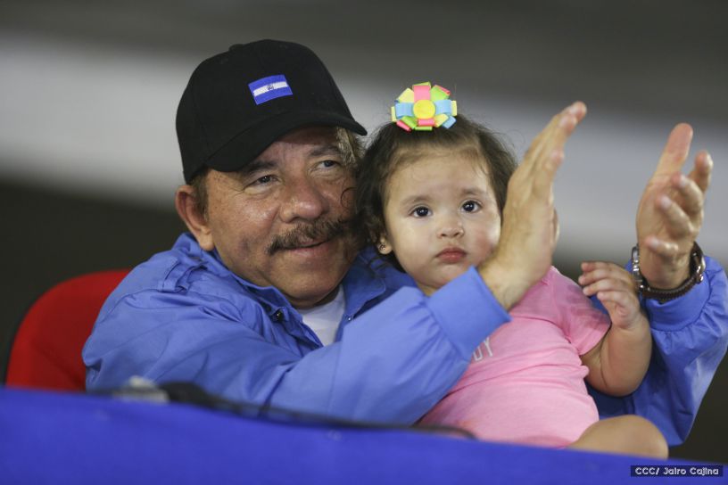 Más Fotos del Desfile Patrio en la Avenida de Bolívar a Chávez