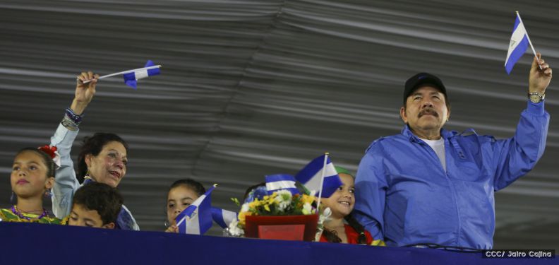 Más Fotos del Desfile Patrio en la Avenida de Bolívar a Chávez