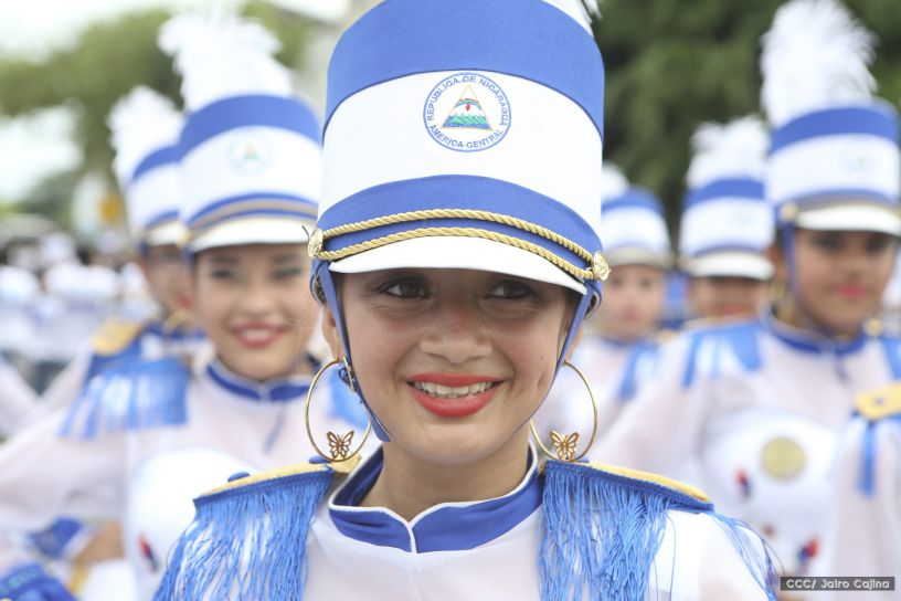 Más Fotos del Desfile Patrio en la Avenida de Bolívar a Chávez