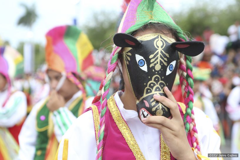 Más Fotos del Desfile Patrio en la Avenida de Bolívar a Chávez