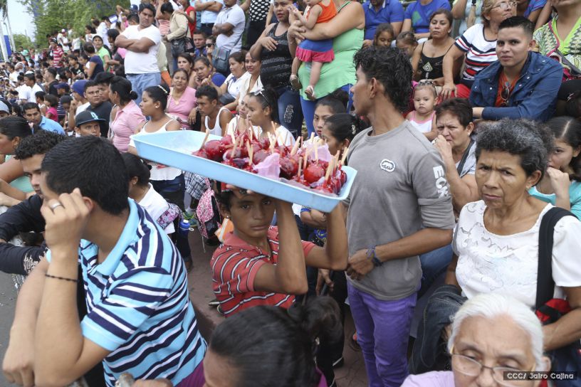 Más Fotos del Desfile Patrio en la Avenida de Bolívar a Chávez