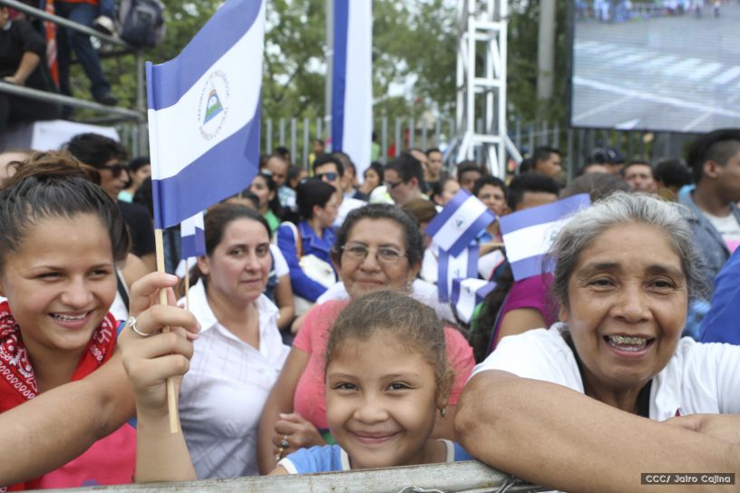 Más Fotos del Desfile Patrio en la Avenida de Bolívar a Chávez