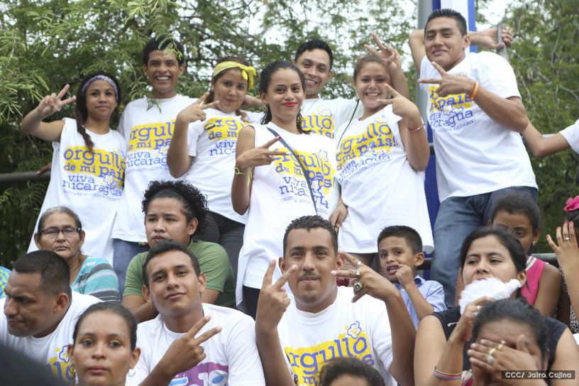Más Fotos del Desfile Patrio en la Avenida de Bolívar a Chávez