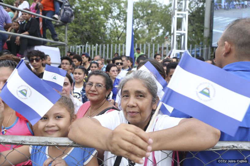 Más Fotos del Desfile Patrio en la Avenida de Bolívar a Chávez