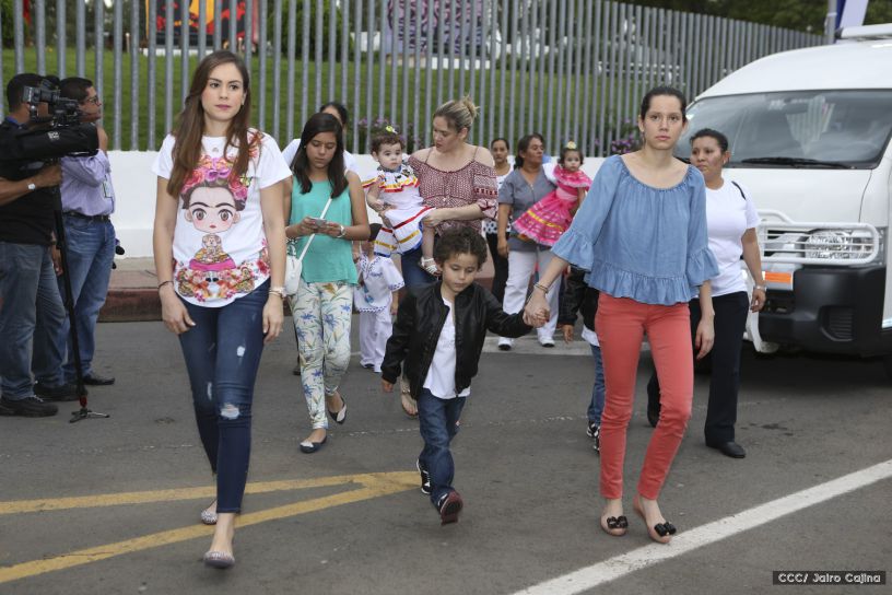 Más Fotos del Desfile Patrio en la Avenida de Bolívar a Chávez