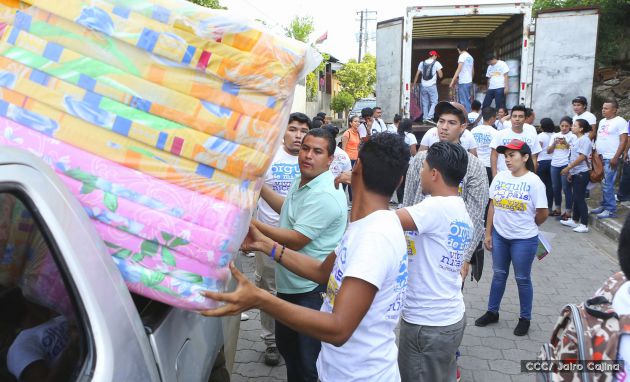 Entregan primera respuesta a familias tras sismo cerca de Cerro El Hoyo