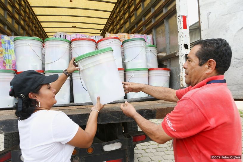 Entregan primera respuesta a familias tras sismo cerca de Cerro El Hoyo