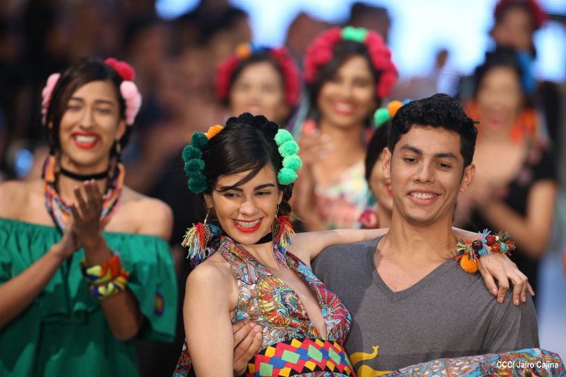 Segunda noche de pasarela en Nicaragua Diseña