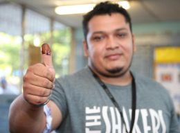 Población comienza a llegar a los centros de votación de todo el país