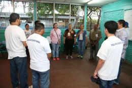 Población comienza a llegar a los centros de votación de todo el país
