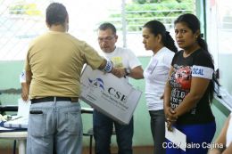 Población comienza a llegar a los centros de votación de todo el país