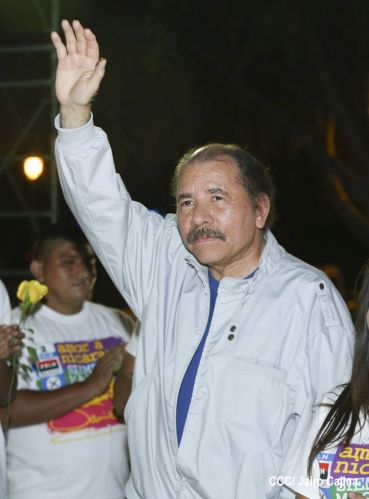 Daniel y Rosario conmemoran el 40 Aniversario del Tránsito a la Inmortalidad del Comandante Carlos Fonseca