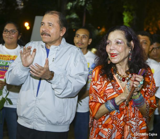 Daniel y Rosario conmemoran el 40 Aniversario del Tránsito a la Inmortalidad del Comandante Carlos Fonseca