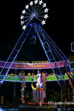 Altares a la Purísima en la Avenida de Bolívar a Chávez