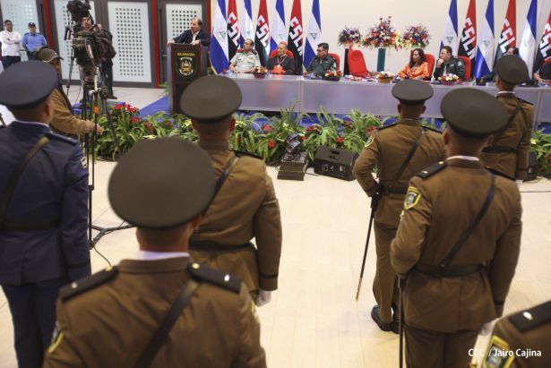 Daniel y Rosario presiden acto de graduación de cadetes del Ejército de Nicaragua
