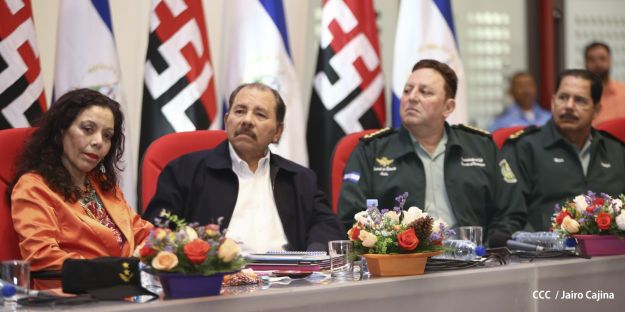 Daniel y Rosario presiden acto de graduación de cadetes del Ejército de Nicaragua