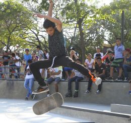 Adolescentes y jóvenes cuentan con nuevo espacio para practicar deportes extremos