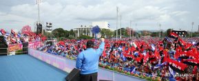 Rosario y Daniel celebran junto al pueblo 38 años de Revolución
