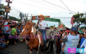 Miles de managuas participan del desfile hípico en honor a Santo Domingo