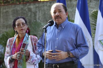 Comandante Daniel y Compañera Rosario ejercen su derecho al voto en Elecciones Municipales 2017