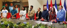 Daniel y Rosario rinden homenaje al Comandante Fidel Castro Ruz