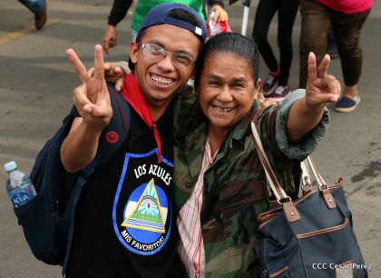 ¡Nicaragüenses caminan por la paz con fe y esperanza!