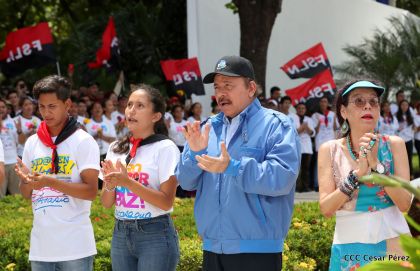 Comandante Carlos Fonseca, aquí estamos siempre luchando por la paz, porque queremos la paz
