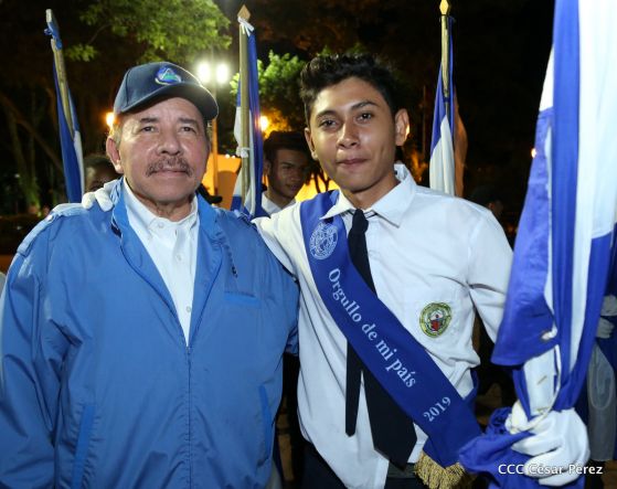 Presidente Daniel Ortega y vicepresidenta Rosario Murillo reciben la Antorcha de la Libertad y la Unidad Centroamericana