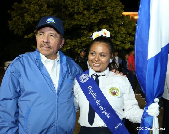 Presidente Daniel Ortega y vicepresidenta Rosario Murillo reciben la Antorcha de la Libertad y la Unidad Centroamericana