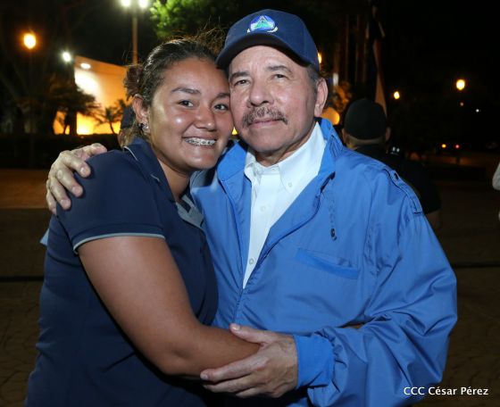 Presidente Daniel Ortega y vicepresidenta Rosario Murillo reciben la Antorcha de la Libertad y la Unidad Centroamericana