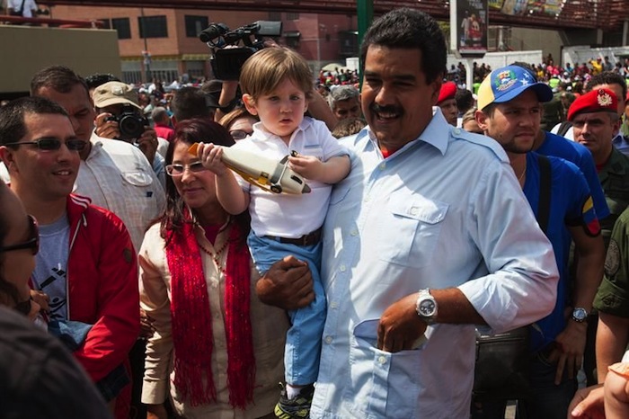 Nicolás Maduro ejerce su derecho al voto