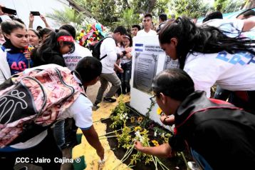 Desborde de Amor en  homenaje a los héroes y mártires de Los Sabogales