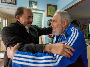 Daniel y Rosario sostienen fraternal encuentro con Fidel en Cuba