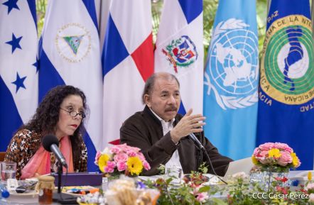 El Presidente Daniel y la Compañera Rosario en la Cumbre entre Jefes de Estado y de Gobierno del SICA y el Secretario General de Naciones Unidas