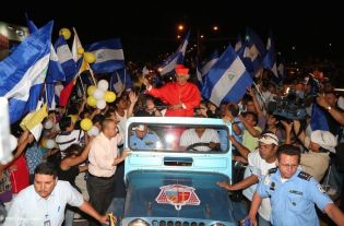 Presidente Daniel y Compañera Rosario reciben a Su Eminencia Cardenal Leopoldo Brenes