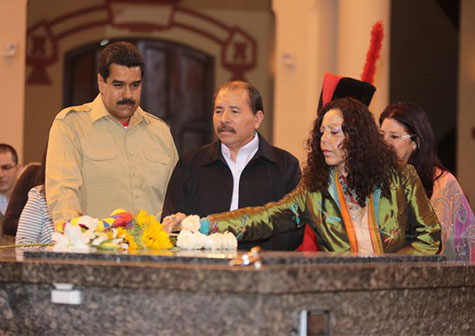 Daniel y Rosario visitan Cuartel 4F en Venezuela