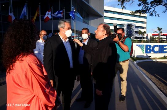 Presidente Daniel y Vicepresidenta Rosario en visita a la sede del BCIE en Managua 