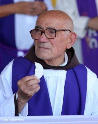 Cardenal Brenes preside conmemoración del 24 aniversario de la partida de Fray Odorico D'Andrea