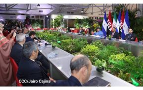 Reunión entre el Presidente Daniel Ortega y Compañera Rosario con el Canciller de Irán
