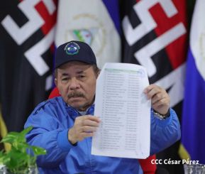 Presidente Daniel y Compañera Rosario en comunicación con las familias nicaragüenses