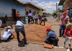 Alfombras Pasionarias: Arte que brota de las manos de un Pueblo de Fé, un Pueblo Cristiano