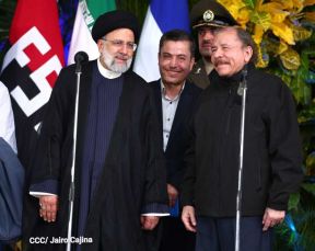 Presidente Daniel Ortega y Vicepresidenta Rosario Murillo en encuentro con el Presidente de Irán