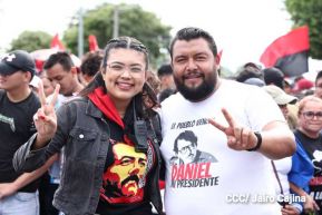 Familias sandinistas celebran con caminata el Día de la Alegría en Nicaragua