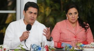 Daniel y Rosario se reúnen con presidente de Honduras
