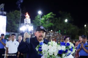 Comandante Daniel y Compañera Rosario reciben Antorcha de la Libertad Centroamericana