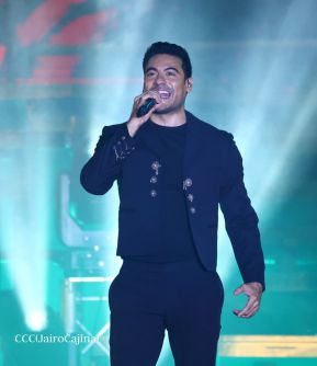 Así disfrutando los nicaragüenses del concierto de Carlos Rivera 