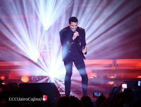Así disfrutando los nicaragüenses del concierto de Carlos Rivera 