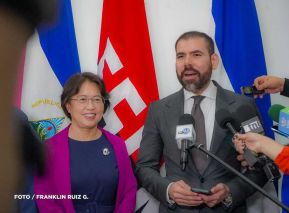 Autoridades nicaragüenses se reúnen con delegación de la República Popular China encabezada por Huang Xiaowei