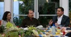 Presidente Daniel y Compañera Rosario se reúnen con directivos AMCHAM