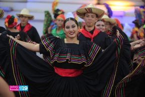 Gran Baile del Huipil en la Plaza Soberanía en Managua